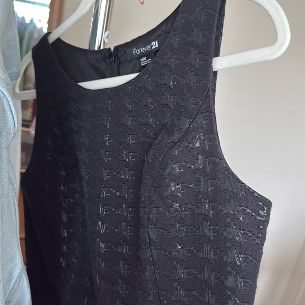 FOREVER 21 Women’s Black Dress